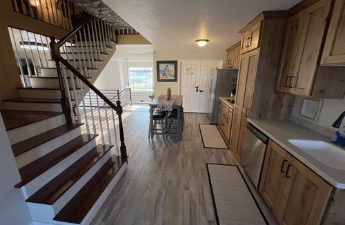 Emery County House | Suite W/Jacuzzi tub, King & Twin Bed