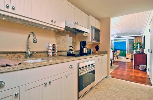 Kahuku Apartment | SUMMER REDUCED! Villa 302, King bed, Penthouse Lvl Ocean View Turtle Bay