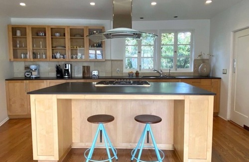 Mid-Wilshire House | Sun-drenched Oasis w/pool & courtyard in Hancock Park. Family-friendly