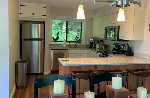 Lincoln House | Sun Soaked Views, Pool, Spa; and Spectacular Mountain Views