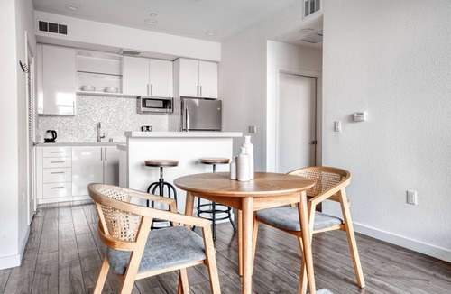 Southwest Berkeley Apartment | Sunlit Berkeley 1BR w/Gym, Roof & W/D, nr Amtrak, by Blueground