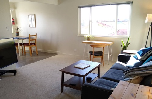 Bushrod Apartment | Sunny 2 bedroom in Convenient, Walkable Bushrod Neighborhood