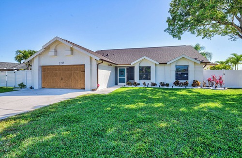 Trafalgar House | Sunny 3 BR Private Pool Retreat in Cape Coral Near Golf, Dining & Beaches