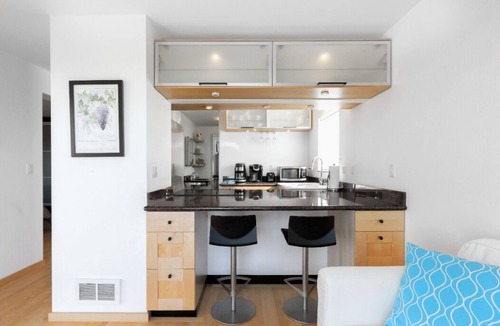 Point Richmond Apartment | Sunny apartment with private deck, Bay view