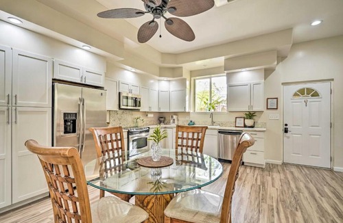 Coconut Grove House | Sunny Kailua Home w/Covered Lanai 1 Mi to Beach!