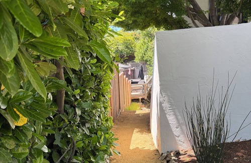 Kensington House | Sunny Private Suite · 10 min to UC Berkeley · Private Entrance & Garden