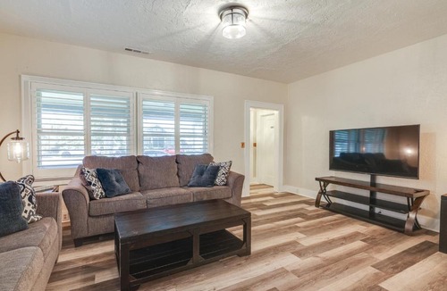 Turlock House | Sunny Turlock Cottage: Walk to Downtown!
