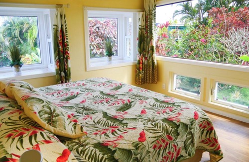Haiku Resort | Sunrise Room Farm Stay in Haiku on Road to Hana