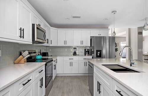 Fort Myers House | Sunrise Serentiy, Canal retreat kayak + lanai/6 min to downtown