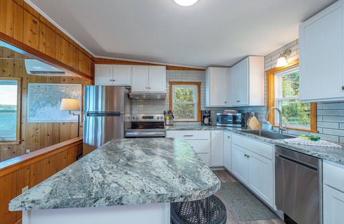 Mid-Coast and Islands Cottage | Sunset Cottage - Capture Breathtaking Sunsets from this Beautiful Home