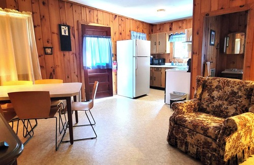 North Sebago Cottage | Sunset Cottage-Private Beach-Pets Welcome - Round Table Lodge, Sebago, Maine
