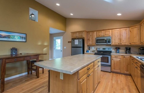 Burnsville Cabin | Sunset Ridge! Hot tub+Fire Pit+Grill, WiFi, Mtn Views, Easy Access, Nearby Town!