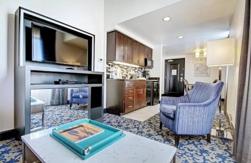Lower Nob Hill Apartment | SUPERBOWL WEEK, San Francisco Wyndham Canterbury, 1 bdm deluxe suite