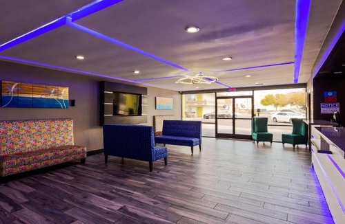 Point Richmond Hotel | SureStay Plus Hotel by Best Western Point Richmond