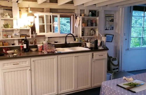 Adamsville House | Sweet country barn with WiFi in L Compton