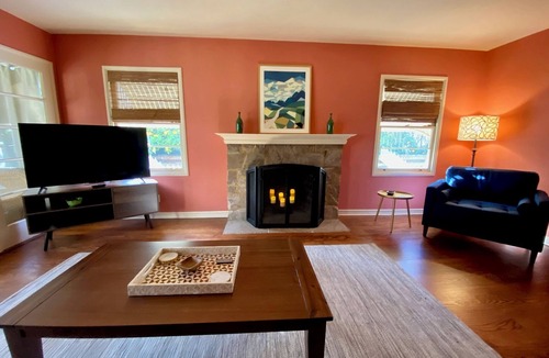 Estudillo Estates - Glen House | Sweet mid-century bungalow in beautiful San Leandro neighborhood.