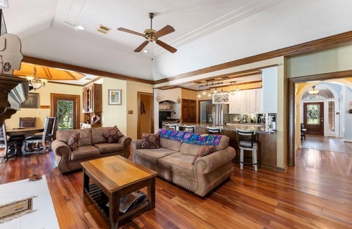 The Woodlands House | Take a break in this Woodlands oasis.
