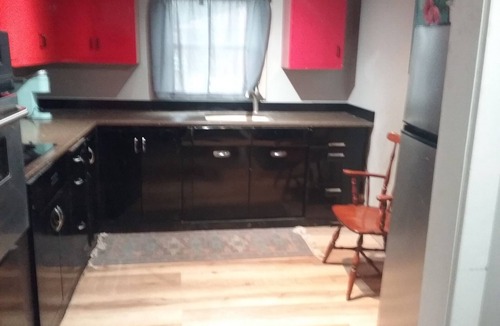 North Lake George House | Terrific 2-bedroom bungalow in charming Ticonderoga right on the lachutte river