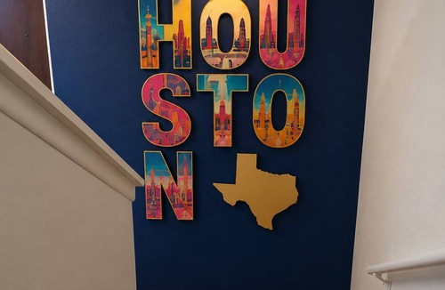 Greater Fondren Southwest House | Terrific spacious 3-bedroom townhome in vibrant Houston -sleeps 8