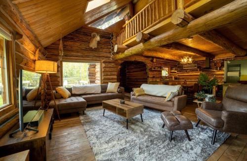 Talkeetna House | The Airstrip - Runway Cabin