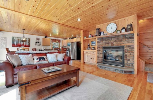 Bethel Cabin | The Après Inn w/Hot Tub and Fireplace!