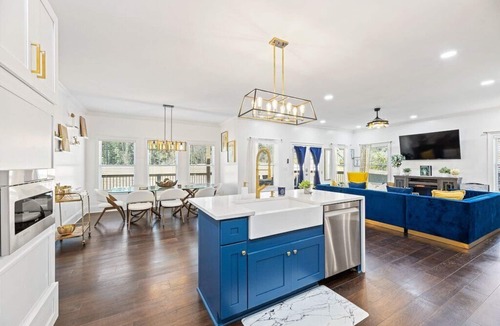 College Park House | The ATL Grand Retreat | 5BR Luxury Home - Near Downtown Atlanta