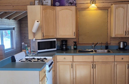 Sutton Cabin | The Aurora at Little Bear Getaway Cabins is peaceful seclusion