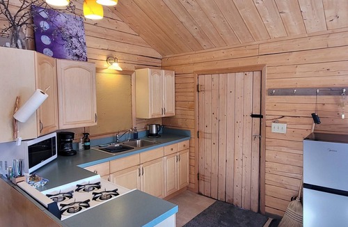 Sutton Cabin | The Aurora at Little Bear Getaway Cabins is peaceful seclusion