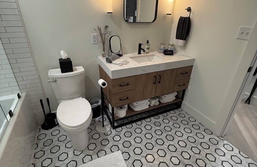 Lexington Apartment | The Banker’s Quarters Luxury Boutique Hotel Suite in the heart of Lexington