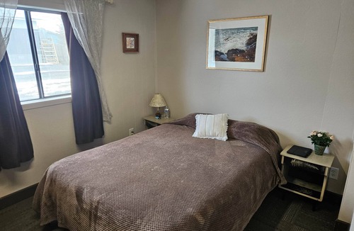 Craig Apartment | 'The Bunkhouse' Apt. Suite E 3 bedroom