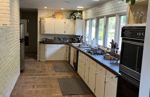 Noddin House | The Bunkhouse at Harwood Farms, Los Gatos CA. 3br, 3ba, heated pool & views