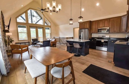 Ellijay House | The Cabins at Mountain Peak Retreat with Game Rooms