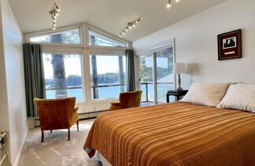 Kodiak House | The Captains View - Cliffside, Ocean Views