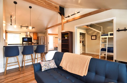Anchorage Cottage | The Cedar Cottage