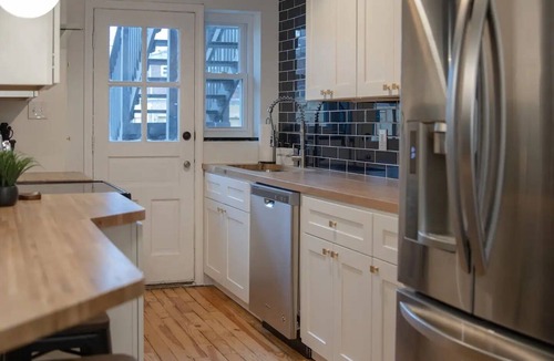 Grandview Heights House | The Dakota (B)- King Bed- Hot Tub- Near OSU