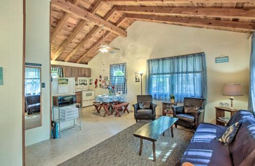 Raymond House | 'The Den' Raymond Home w/200 Feet of Sandy Beach!