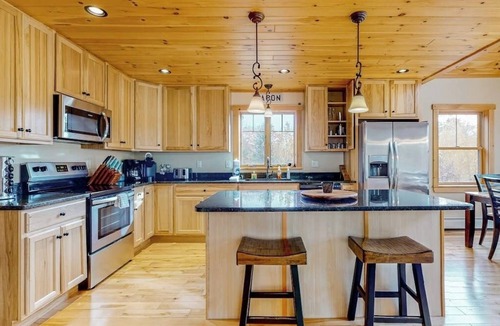Bethel House | The Escape at ThunderSnow Sunday River lodge with Stunning Views to Wake Up to
