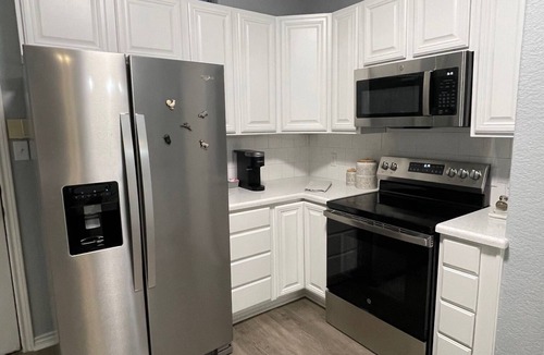 Wellborn House | The Farmhouse - Spacious Townhome Minutes From Texas A&M University