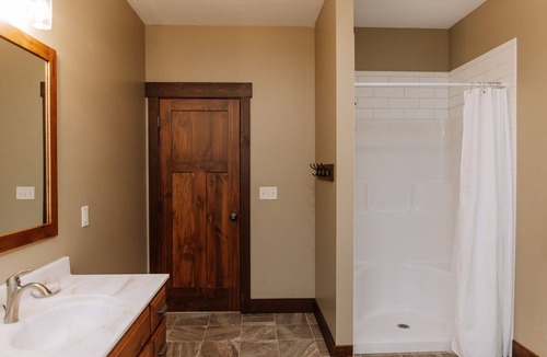 Dundee Cabin | The Heartland Suite: Luxury, Lodge Suite in Amish Country, Ohio
