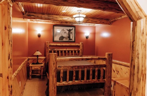 Dundee Cabin | The Hideaway Suite: Cozy, Lodge Suite in Amish Country, Ohio