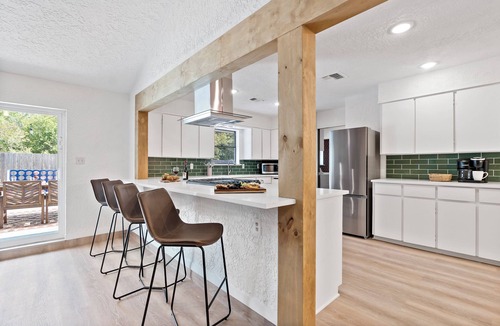 College Station House | The Howdy Retreat- Sleeps 12-Near Texas A&M