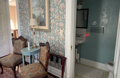 Guilford Bed & Breakfast | The Hudson Room - Two Queen Beds - The Guilford Bed & Breakfast