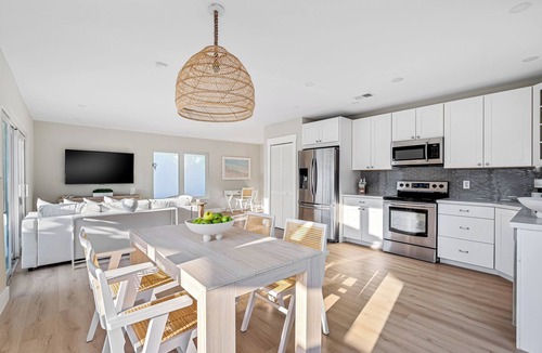 Lauderdale Beach House | The Isles- Ft Lauderdale’s Newest Luxury Escape, Walk to Beach, Pool & Hot Tub
