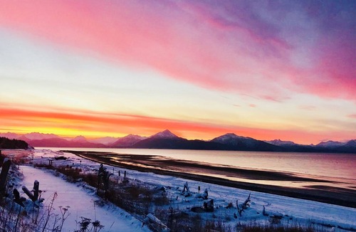 Homer Cabin | The Lookout Lodge on Bishop's Beach with Spectacular views of Kachemak Bay!