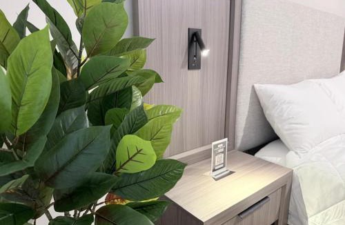 Fort Myers House | The Luxury New Modern Home 3-BR - Heated Pool, Gym close to Downtown, Top Golf