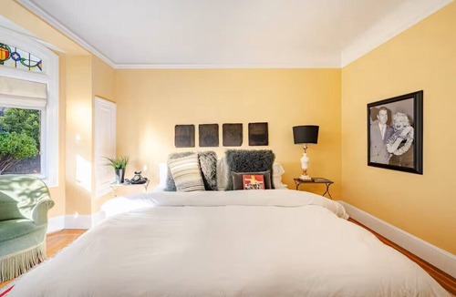 Nob Hill Cabin | The Marilyn Monroe Suite, Private Room atop of Nob Hill