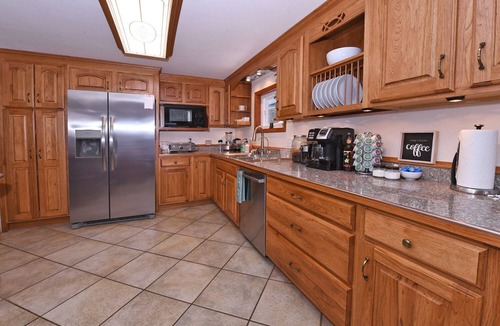 Huffman - O' Malley Cabin | The Moose Pad, Rustic Luxury, Spacious & serene, 4bed, Sleeps 12, Spa + hot tub