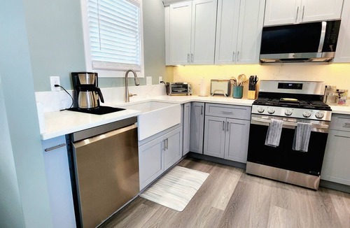 A-Zone House | The Nest: Charming 3-bedroom house in Brigantine~Steps to Beach!