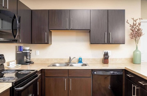 Westerville Apartment | The New Albany Perch | Top Floor | Pet-Friendly!