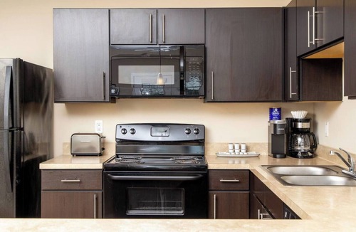 Westerville Apartment | The New Albany Perch | Top Floor | Pet-Friendly!